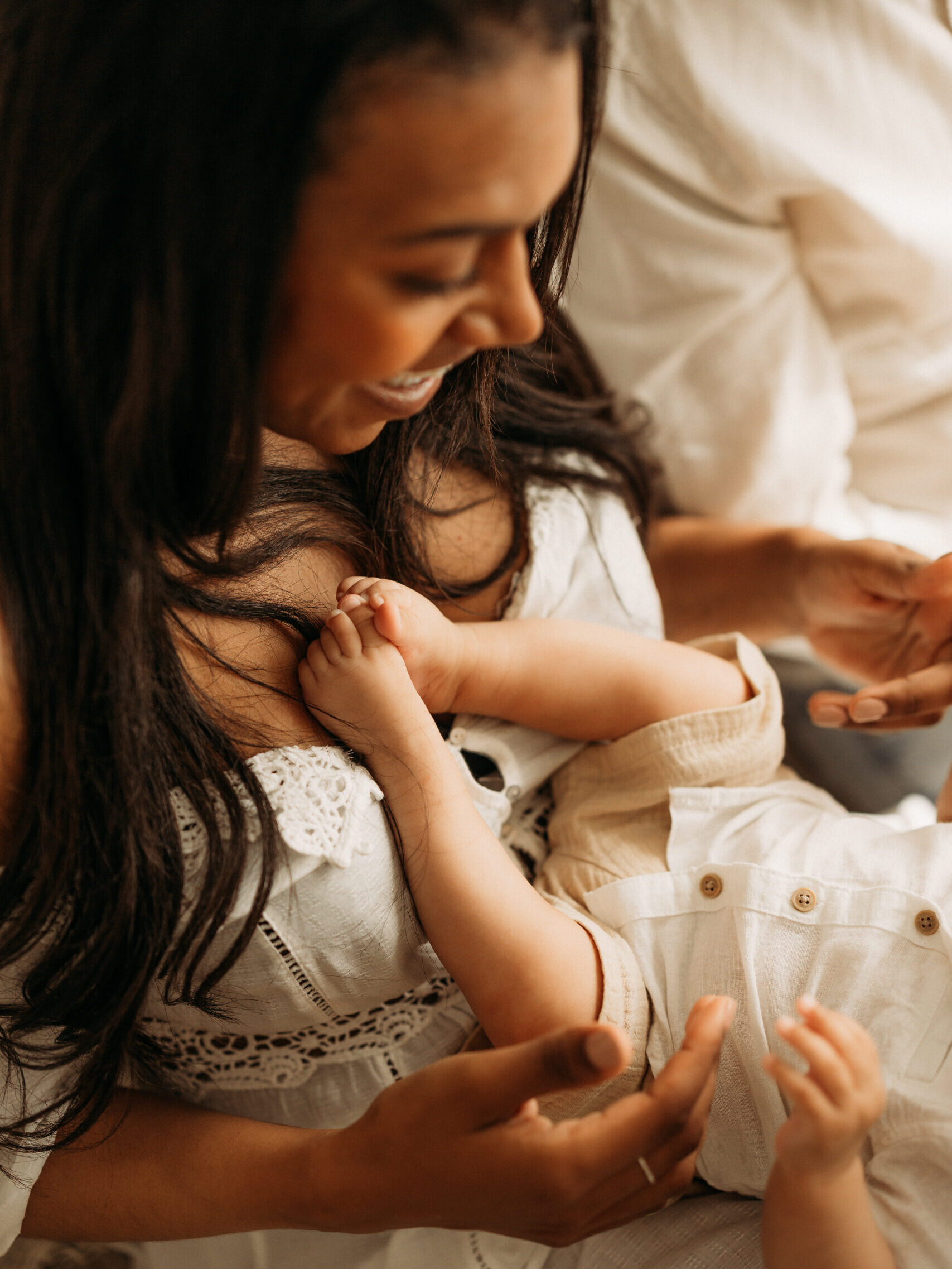 Fotografía de familia en estudio Madrid por Carolina Peinado